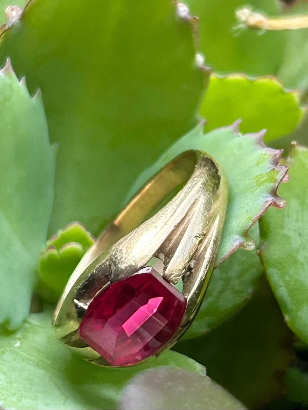 Vintage 10K yellow gold simulated lab created pink sapphire or ruby ring size 10